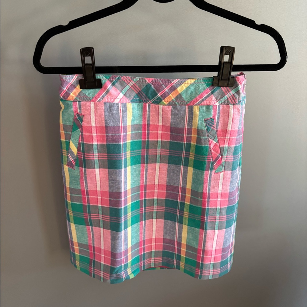 Ladies Talbots Plaid Skirt size 2p fully lined in like new condition.